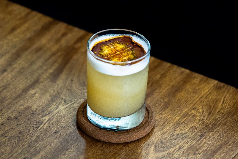 w50BB22_bartenders_bartender_jean (1)