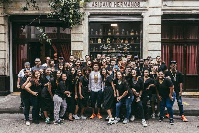 w50BB22_bartenders_bartender_jean (3)